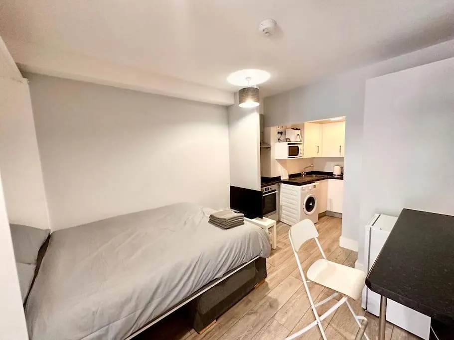 Charming Studio Apartment In Lee 런던